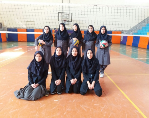 برگزاری مسابقه دوستانه والیبال با تیم دبیرستان شاهد عترت