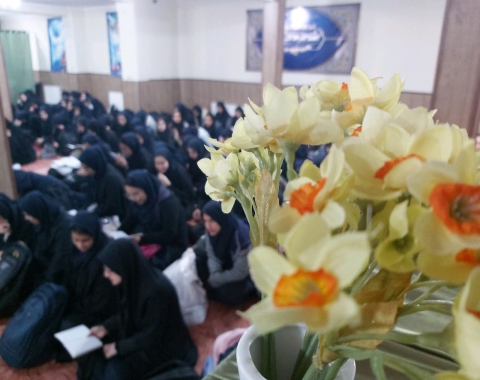برگزاری مراسم سالروز شهادت حضرت زهرا(س) توسط هیئت دانش آموزی اخلاص