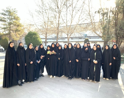 حضور دانش آموزان در آسایشگاه جانبازان امام خمینی (ره) به مناسبت گرامیداشت روز جانباز